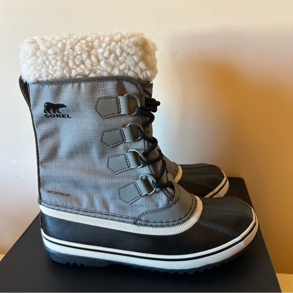 Sorel carnival women’s waterproof boots 7.5 - Picture 5 of 10